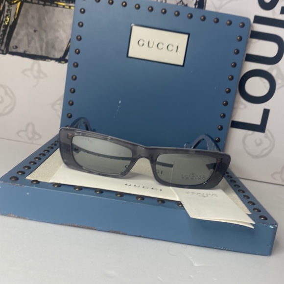 💯- New 🔥🔥GUCCI Acetate Rectangular GG0516S Sunglasses Grey Gold - Picture 5 of 17